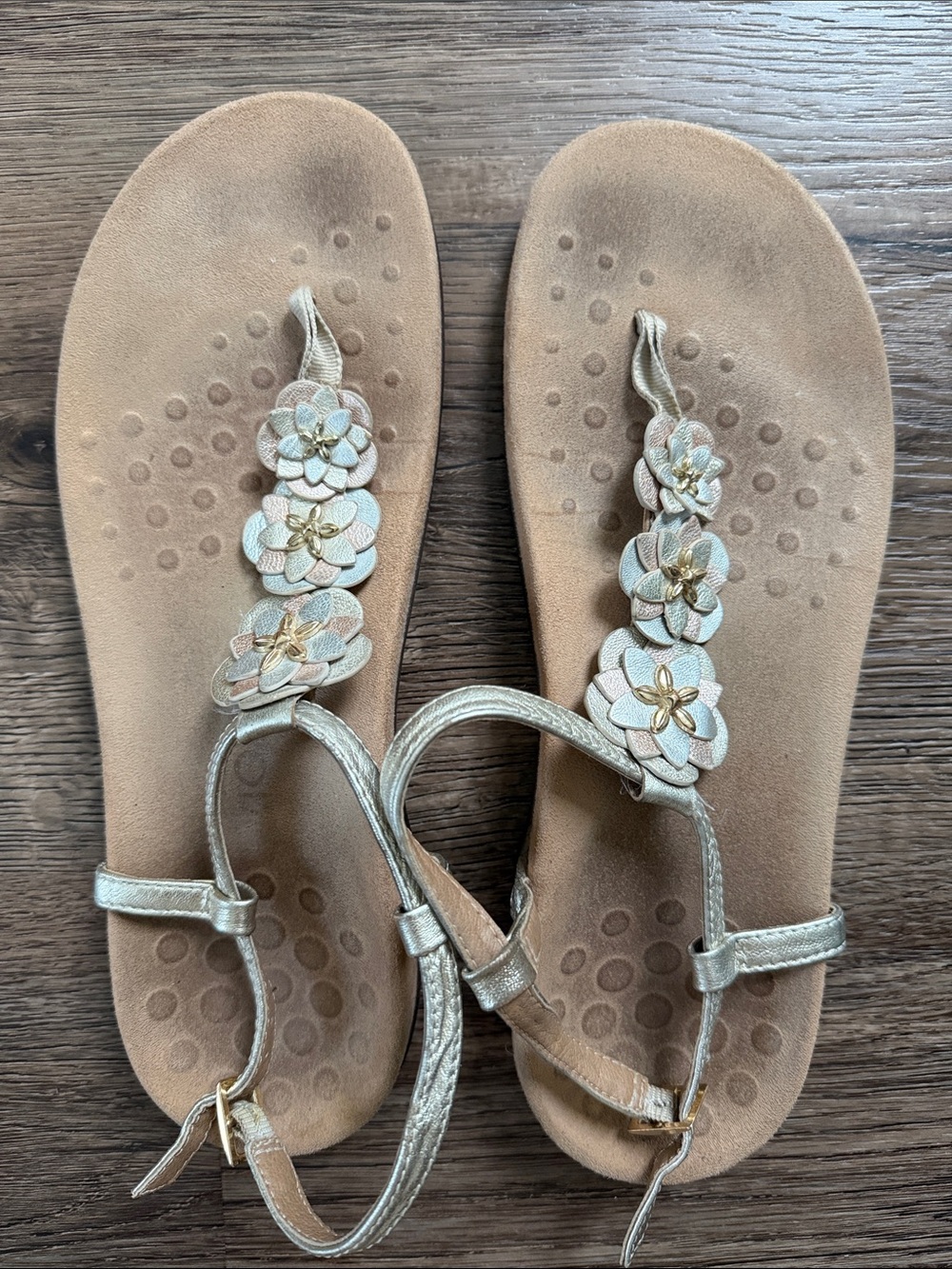Vionic Gold floral Metallic Strappy Sandals Paulie T-Strap